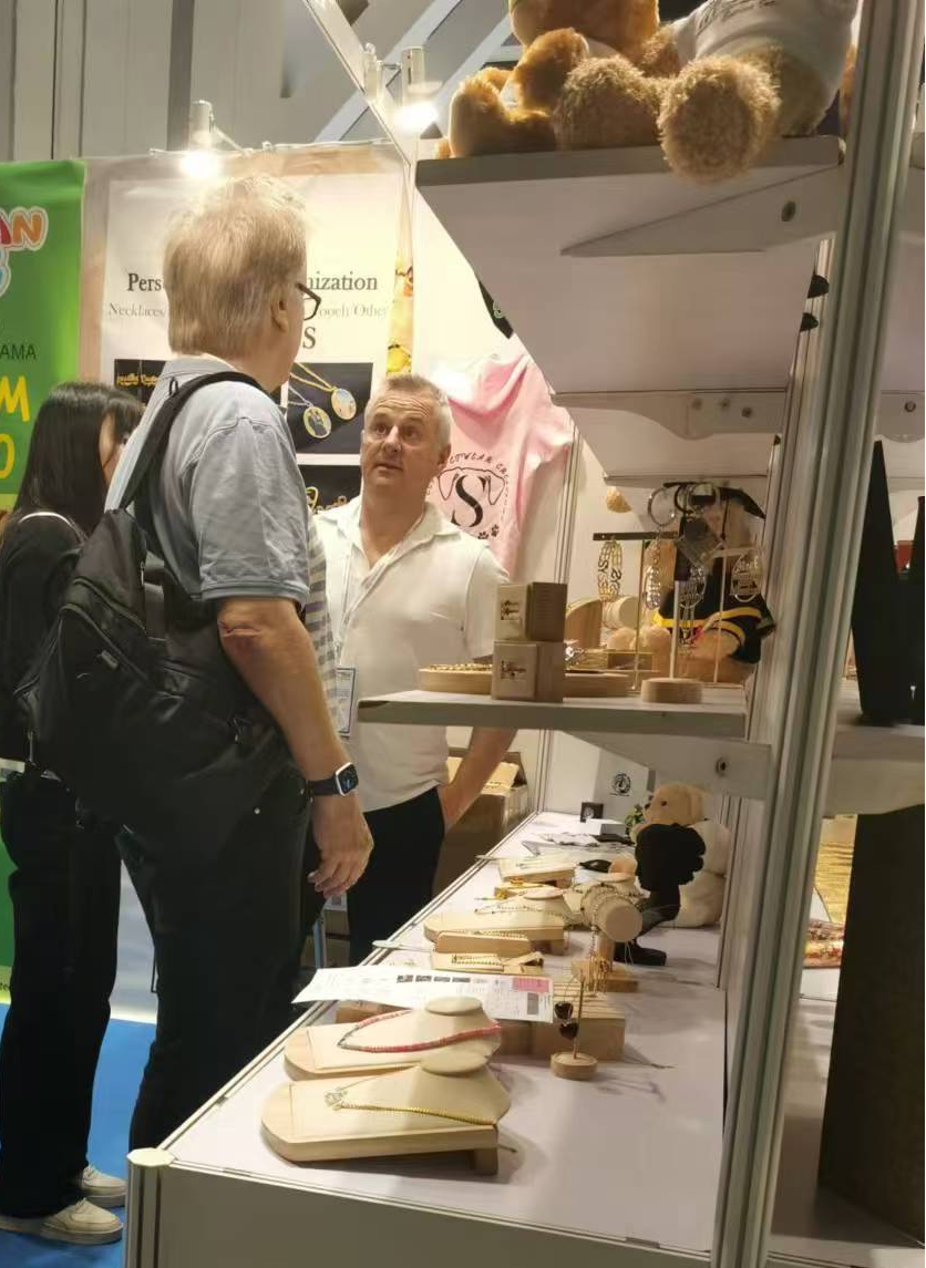 SSeeSY team meeting visitors at Mega Show 2024